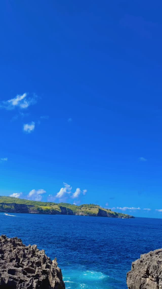 Terima Kasih Kak @hasmirantiii sudah trip bareng kami🙏🏻🙏🏻

Yuk Explore keindahan Nusa Penida bareng @nusapenidatripmate 🏝️🏝️

𝐏𝐑𝐎𝐌𝐎 - Private One Day Trip Nusa Penida.

➡️ PILIHAN DESTINASI

🏖️ Trip Barat

👉🏻 Broken Beach
👉🏻 Angels Billabong
👉🏻 Paluang Cliff
👉🏻 Kelingking Beach
👉🏻 Crystal Beach (A) / Korawa Beach (B)

🏖️ Trip Timur

👉🏻 Atuh Beach
👉🏻 Diamond Beach
👉🏻 Tree House
👉🏻 Raja Lima
👉🏻 Bukit Teletubbies

🏖️ Mix Trip A (Timur + Barat A)

👉🏻 Diamond Beach
👉🏻 Tree House
👉🏻 Raja Lima
👉🏻 Kelingking Beach
👉🏻 Paluang Cliff

🏖️ Mix Trip B (Timur + Barat B)

👉🏻 Diamond Beach
👉🏻 Kelingking Beach
👉🏻 Paluang Cliff
👉🏻 Broken Beach
👉🏻 Angels Billabong

🏖️ Mix Trip C (Timur + Barat C)

👉🏻 Atuh Beach
👉🏻 Diamond Beach
👉🏻 Paluang Cliff
👉🏻 Kelingking Beach

➡️ PAKET TERMASUK

👉🏻 Private Tour
👉🏻 Ticket Fastboat (PP)
👉🏻 Mobil AC
👉🏻 Driver as Guide & Kang Foto
👉🏻 Makan Siang di Resto
👉🏻 Tiket Masuk
👉🏻 Parkir Semua Area
👉🏻 Retribusi PEMDA

➡️ DETAIL TRIP

👉🏻 Mepo di Pel. Sanur
👉🏻 Check in: 6.30 - 7.00
👉🏻 Depart: 7.30
👉🏻 Finish: 16.30

✅ Free Reschedule dan Easy Refund!

➡️ EXTRA CHARGE

* Charge for Foreigner: 150k/Person
* Extra Charge Snorkeling: 200k/Org
* Transfer Hotel di Bali
* Extra Dok DRONE: + Rp 250K / Trip

➖➖➖➖➖➖➖➖➖➖➖➖➖➖

➡️ CEK HARGA & KETERSEDIAN
(DM / Hubungi Kontak Dibawah!)
⠀⠀⠀⠀⠀⠀⠀⠀⠀
[WhatsApp]: (+62)853-3840-2990
[Website]: nusapenidatripmate.com
[Instagram]: @nusapenidatripmate

⚠️ Ketesedian Driver dan Mobil kami Terbatas, Sebaiknya Booking dari Jauh-jauh hari!

#nusapenida #nusapenidatripmate #nusapenidatours #bali